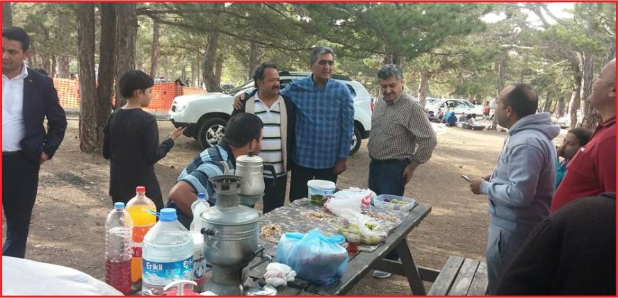 KONUK GÖNÜLLEREDE ‘TAHT KURUYOR’