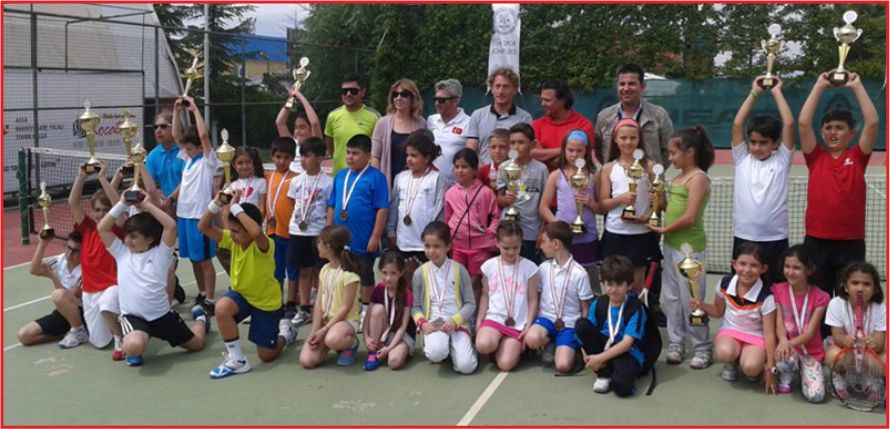 TENİSÇİLER ÜMİT VAADEDİYOR