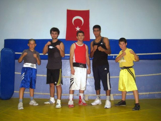 YILDIZ BOKSÖRLERİMİZDEN İZMİR ÇIKARMASI....