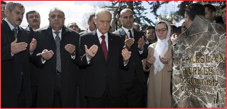 ALPARSLAN TÜRKEŞ, MEZARI BAŞINDA ANILDI