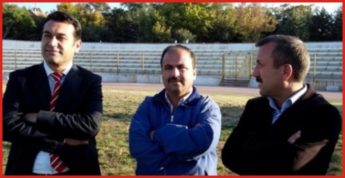 ÜNALAN BIRAKIYOR,SADE GELİYOR