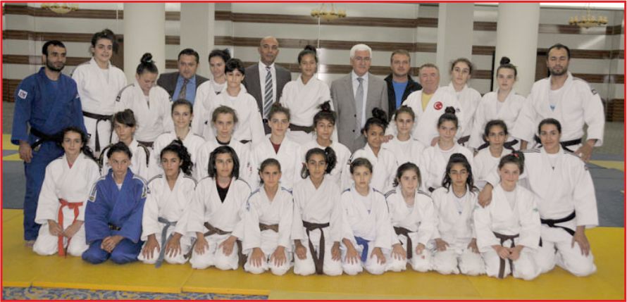 VALİ KOCA  MİLLİ TAKIMI ZİYARET ETTİ