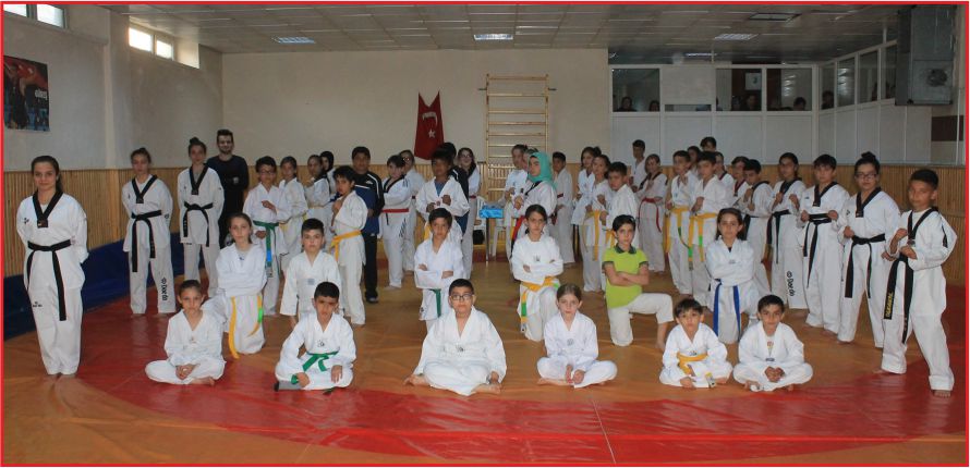 MİNİK TEKMELERİN KUŞAK SINAVI HEYECANI