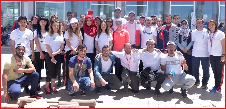 ÖĞRENCİLER HEM EĞLENDİ HEM DE SPOR YAPTI