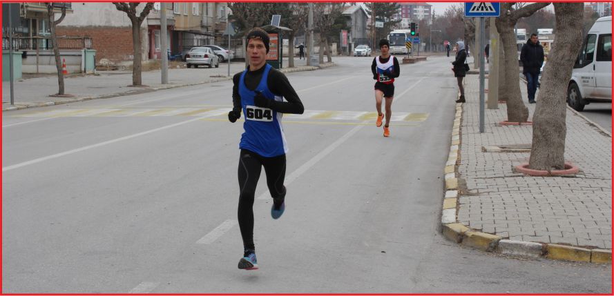 ATLETLER SOĞUK HAVAYA ALDIRIŞ ETMEDİ