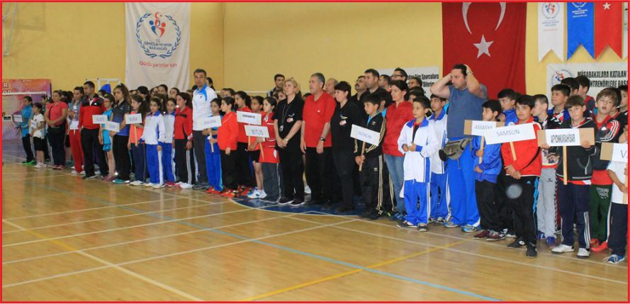 OKULLARARASI BADMİNTON KÜÇÜKLER TÜRKİYE ŞAMPİYONASI FİNALLERİ BAŞLADI