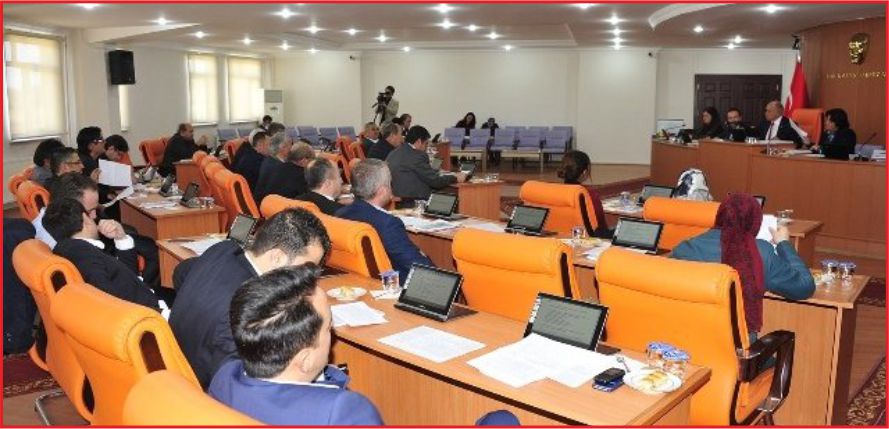 AKLANMADAN MECLİS’TE !