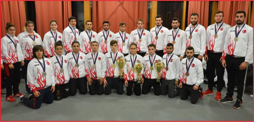 KİCK BOKS'TA 22 MADALYA KAZANDIK