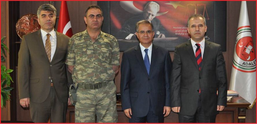 VALİ TAPSIZ’A HİZMET ÖDÜLÜ