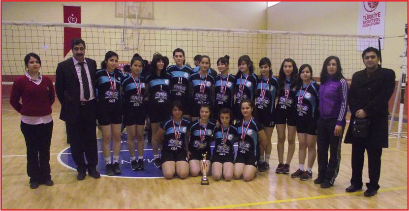 GENÇLER  VOLEYBOLDE ŞAMPİYONLAR KUPALARINI ALDI