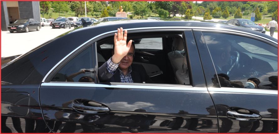 VALİ TAPSIZ UĞURLANDI