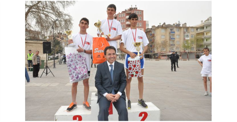 POLİS GENÇLİK EL ELE