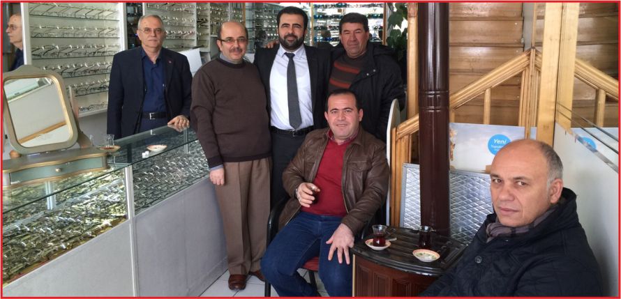 AKGÜN HALKLA KUCAKLAŞIYOR