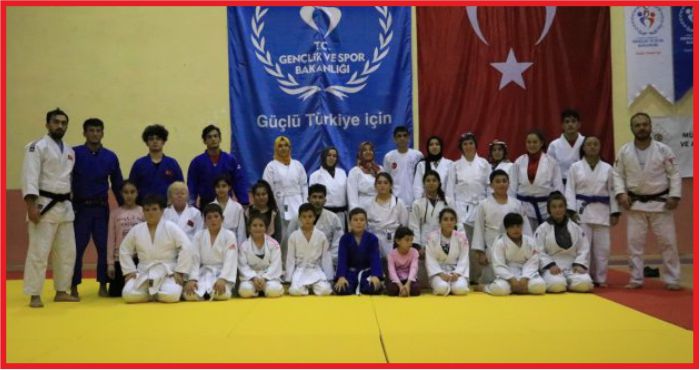 AİLELERİYLE BİRLİKTE SPOR YAPTILAR