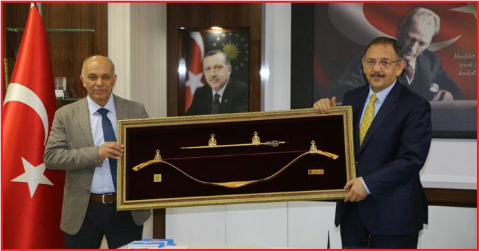 “AK PARTİ’NİN ÖMRÜ HİZMETLE GEÇİYOR”