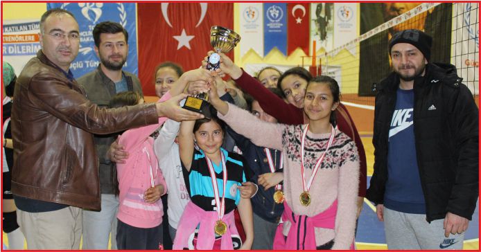 AKÇAŞEHİR VE İSTİKLAL ORTAOKULU ŞAMPİYON !