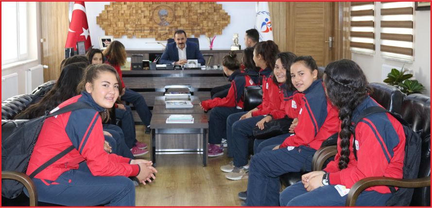 KARAMAN HENTBOL TAKIMI YARI FİNAL BİLETİNİ KAPTI