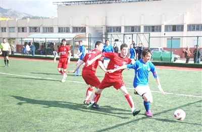U-17 FUTBOLDA FAVORİLER KAZANDI