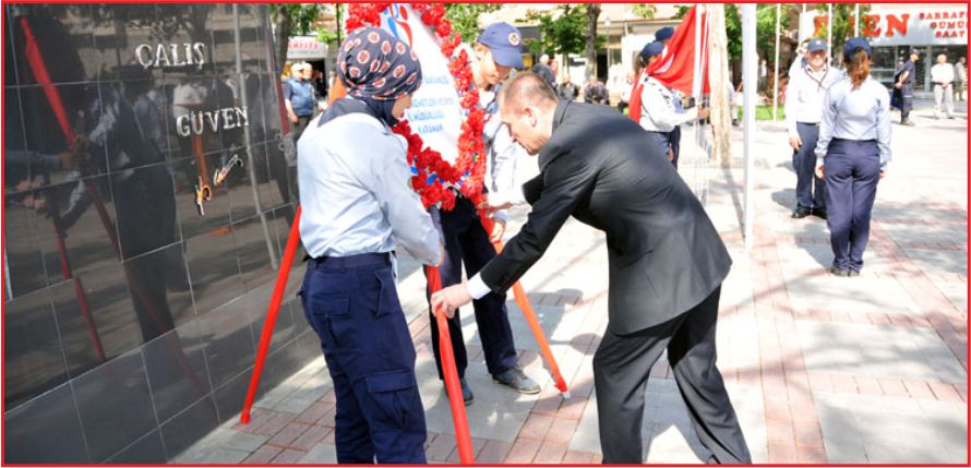 19 MAYIS ÇELENK SUNUMU