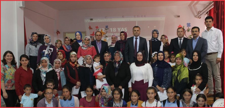 AİLE EĞİTİMİ PROGRAMINI BİTİREN VELİLER SERTİFİKALARINI ALDI