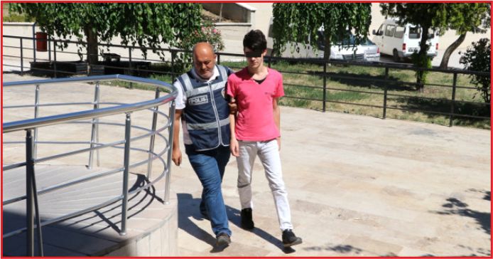 BABASININ KATİLİ OLDU