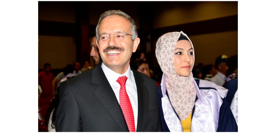 “HAYAT BİR TEBESSÜM BİRİKTİRME YARIŞIDIR”