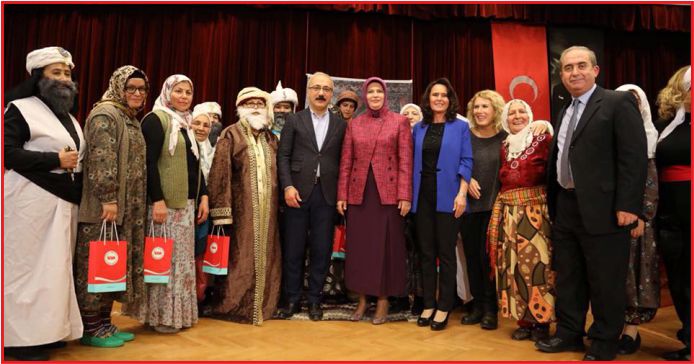 BAKAN ELVAN, ERMENEKLİ KADINLARIN TİYATRO GÖSTERİSİNİ İZLEDİ