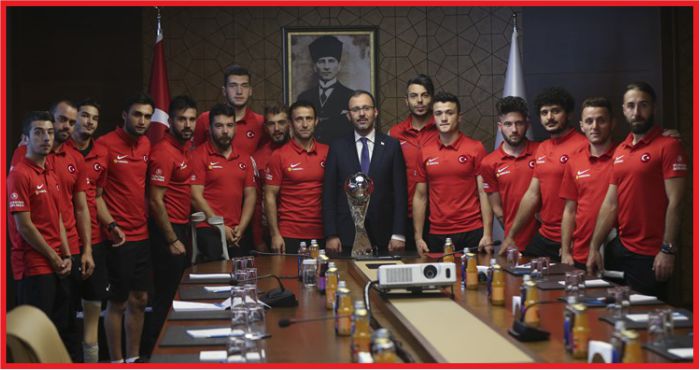 BAKAN KASAPOĞLU AMPUTE FUTBOL MİLLİ TAKIMI İLE BİR ARAYA GELDİ