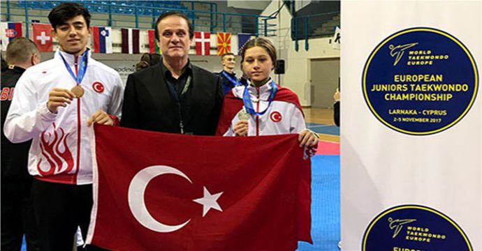 BAKAN OSMAN AŞKIN BAK'TAN MİLLİ TEKVANDOCULARA TEBRİK