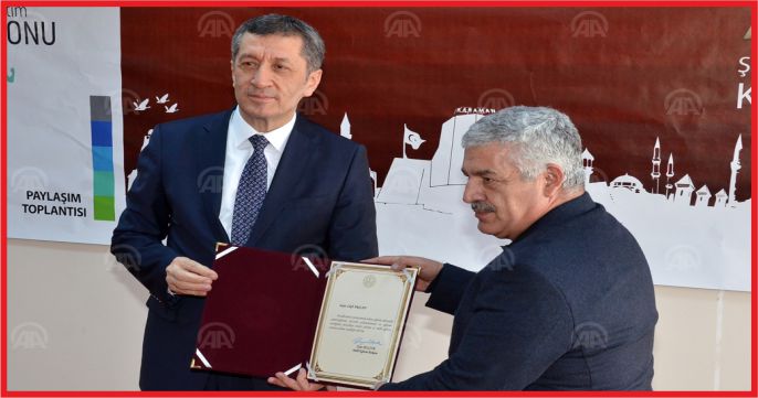 BAKAN SELÇUK’DAN  HAYIRSEVERLERE PLAKET
