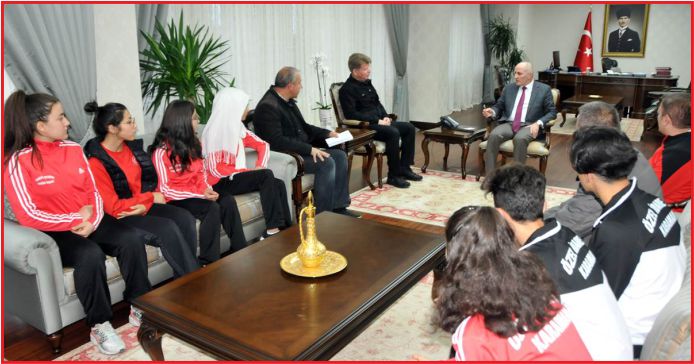 BAŞARILI TEKVANDOCULARDAN VALİ MERAL’E ZİYARET