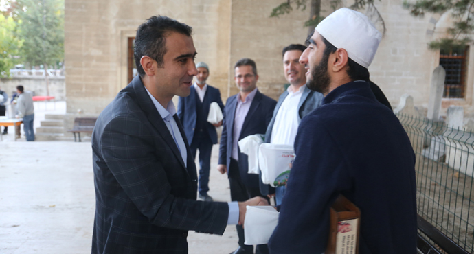 BAŞKAN SABAH NAMAZINDA ÇOCUKLARLA  BULUŞTU