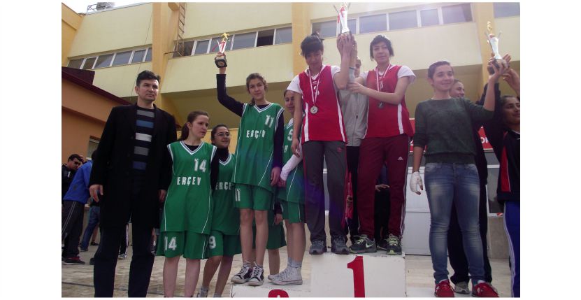 KROS MÜSABAKALARI ÇEKİŞMELİ GEÇTİ