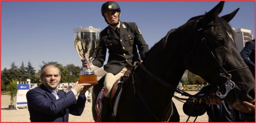 ŞAMPİYONLAR KUPASINI  ALDI