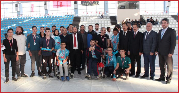 BEDENSEL ENGELLİ SPORCULAR GÖSTERİ MAÇI YAPTI