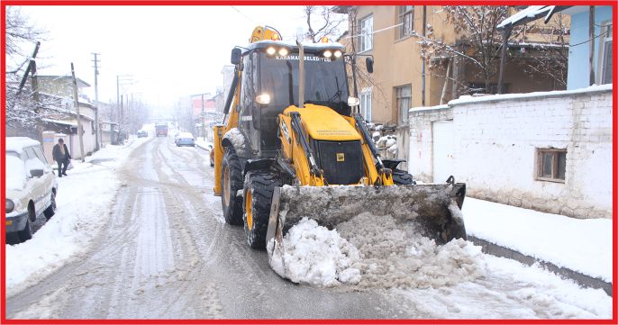 BELEDİYE GECE GÜNDÜZ SAHADAYDI