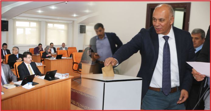 BELEDİYE MECLİSİNDE KOMİSYON VE ENCÜMEN ÜYELERİ BELİRLENDİ