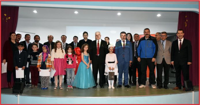 “BİR VARMIŞ BİR YOKMUŞ” DİYEN ÖĞRENCİLER SAHNEDE