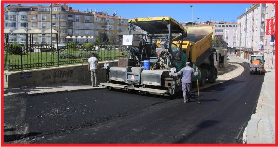 BOZULAN ASFALT VE KALDIRIMLAR YENİLENİYOR