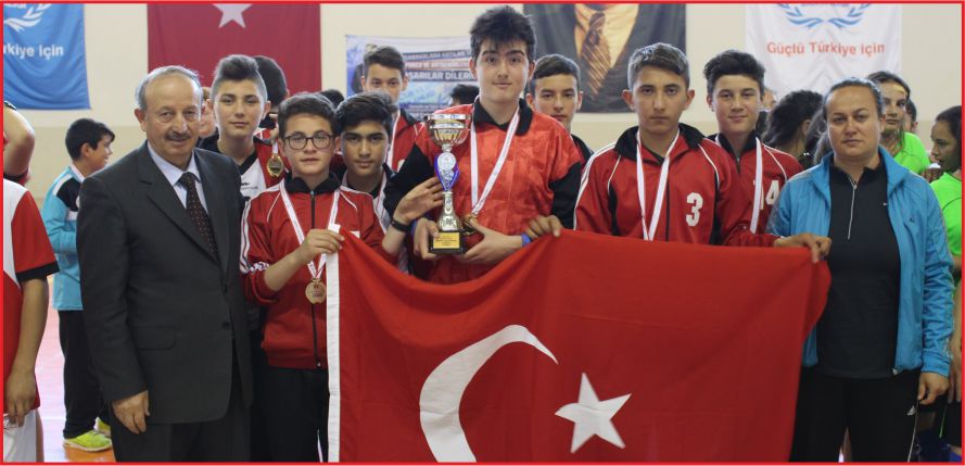 YILDIZLAR HENTBOLDA KUPALAR SAHİPLERİNİ BULDU