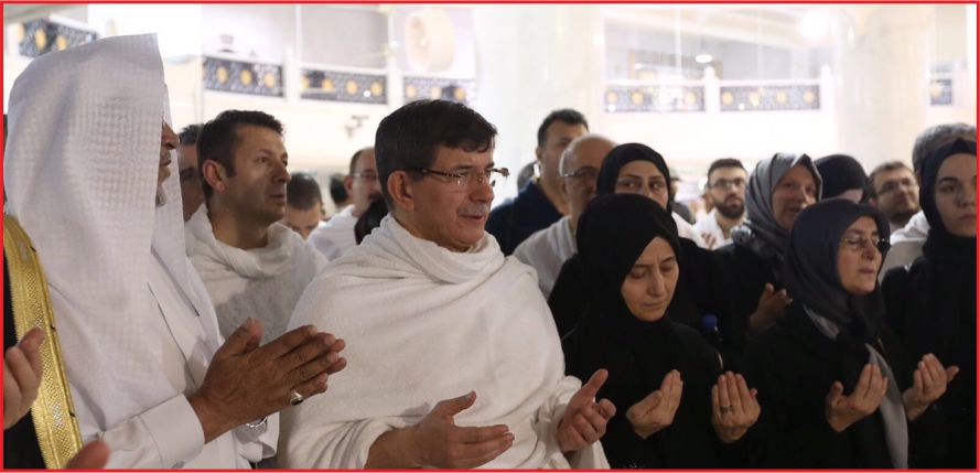 ELVAN VE DAVUTOĞLU UMRE YAPTI