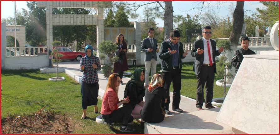 GENÇLİK MERKEZİ ŞEHİTLERİ UNUTMADI