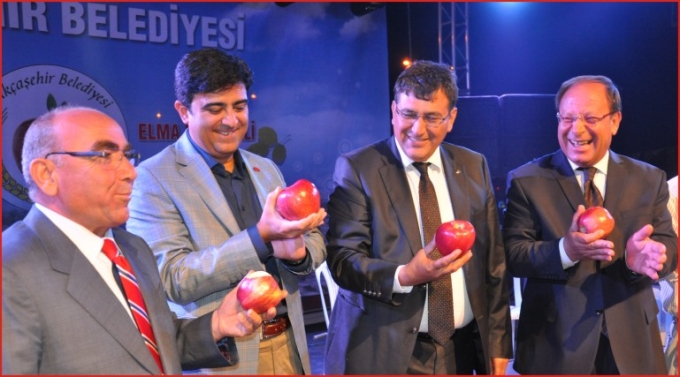 AKÇAŞEHİR\&#039;DE MUHTEŞEM ELMA FESTİVALİ