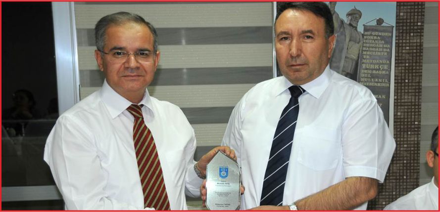 MUSTAFA AKIŞ KARAMAN’A VEDA EDİYOR