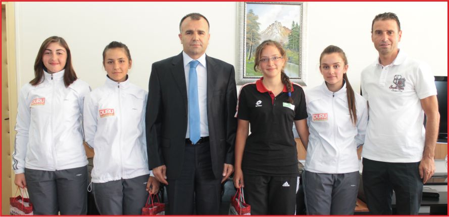 ŞAMPİYON BİSİKLETÇİLER’DEN SULTANOĞLU’NA  ZİYARET.