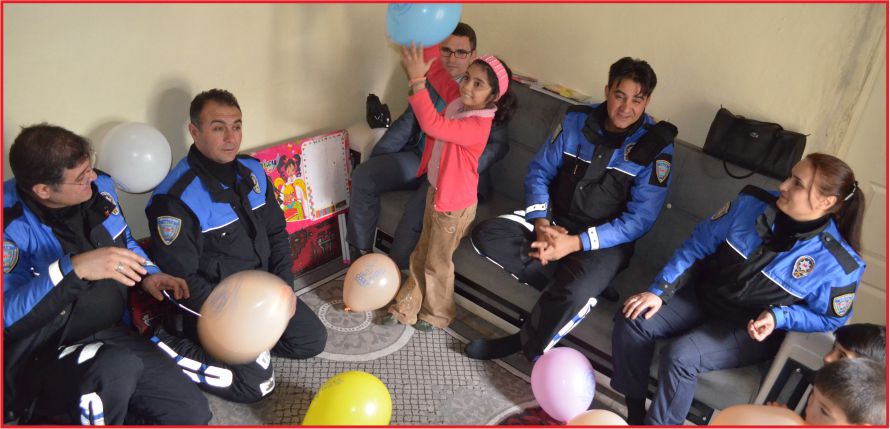 POLİS GÖNÜLLERDE !