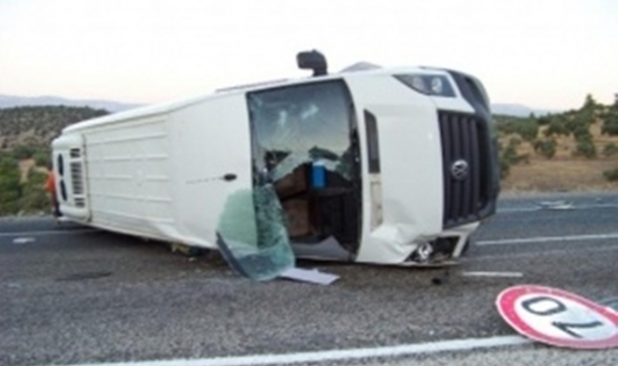 Mut’ta Trafik Kazası: 18 Yaralı