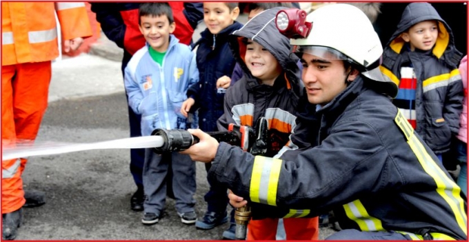 İTFAİYEDEN ÇOCUKLARA EĞİTİM