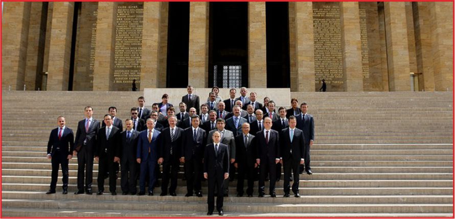 “KURTULUŞ VE BAĞIMSIZLIK MEŞALESİ HALA DİRİ”