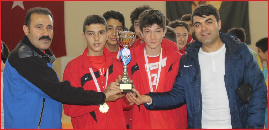 YILDIZLAR HENTBOLDA KUPALAR SAHİPLERİNİ BULDU